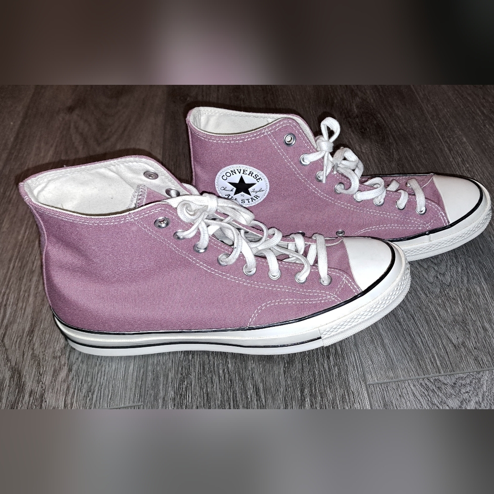 Unisex Converse Chuck 70 high top shoes in lavender. Men's 10 or Women's 12